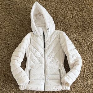 NEW Abercrombie & Fitch Women's white Puffer Jacket XS